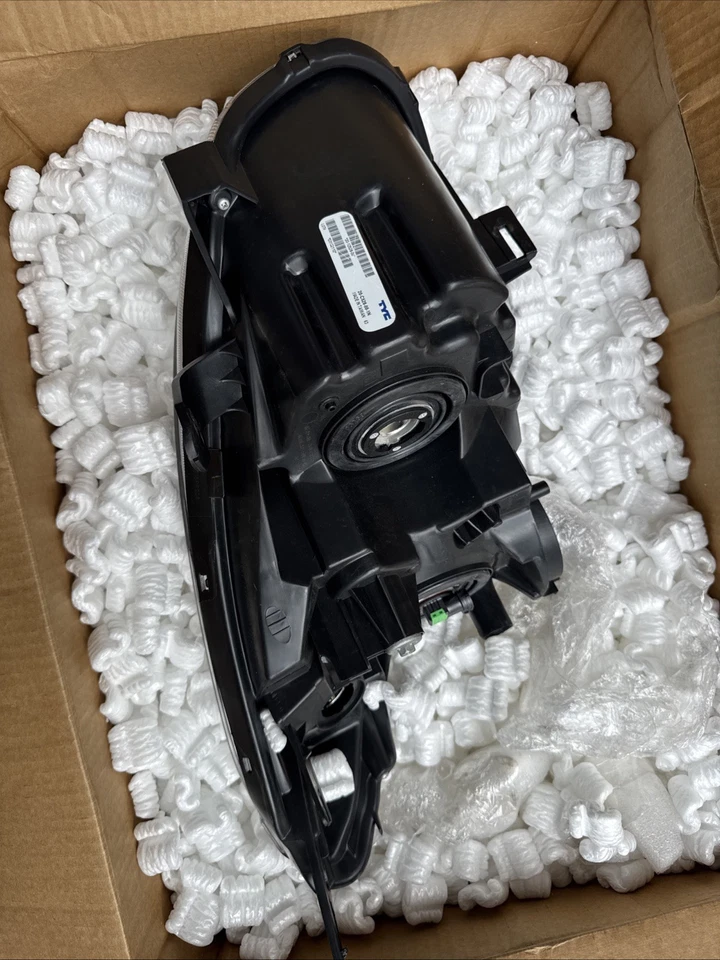 2011 2012 Nissan Rogue Headlight Right RH Passenger OEM Xenon HID Headlamp - Image 2 of 3