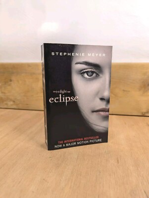 ECLIPSE ~ Stephenie Mayer ~ Twilight Saga Series Book ~ 2010 Paperback Edition