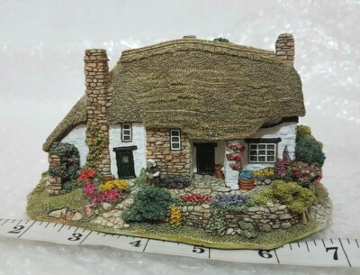 Lilliput Lane OLD MOTHER HUBBARD