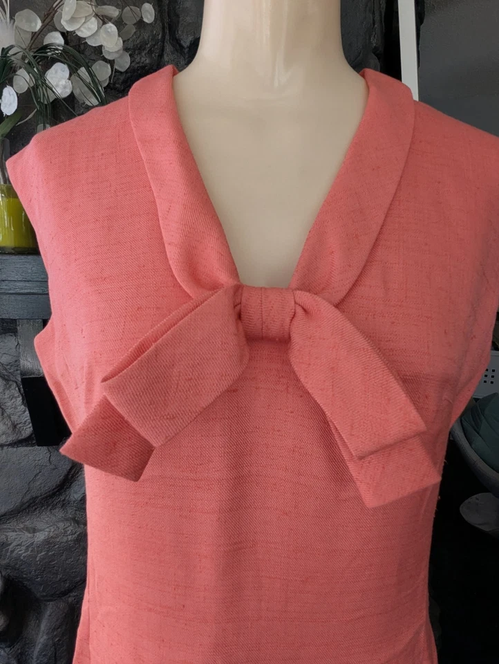 复古 50 年代 Teal Trainer 纽约三文鱼粉色换装连衣裙 V 领带蝴蝶结腰围 10 码 — 第 2/4 张图片