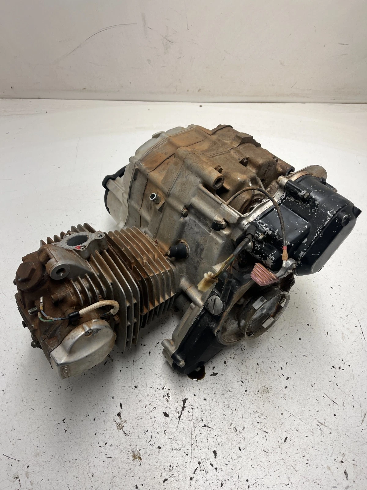 83 1983 Honda ATC 200 E atc200e OEM GOOD! 140 PSI Engine Motor Crank Case Head