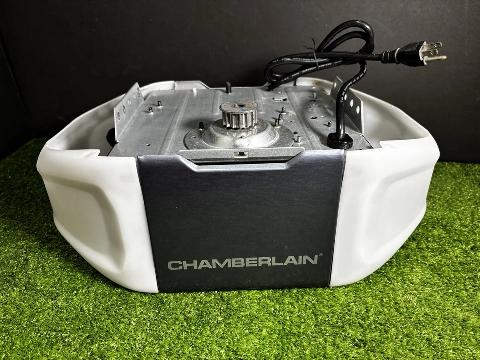 Puerta de garaje Chamberlain HD520EV MyQ con transmisión por correa *SOLO CABEZAL DEL MOTOR* se adapta a Liftmaster Foto 2 de 4