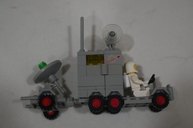 Vintage Classic Space Lego 452 Mobile Tracking Station