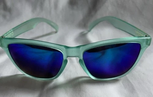 VTG Oakley Frogskin Sunglasses Green Mirrored Lenses & Bag