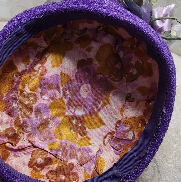 VINTAGE 1950S PURPLE PILLBOX HAT WITH VELVET FLOWERS OLD HOLLYWOOD GLAM - Image 2 of 4