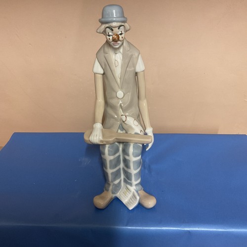 Cascade Porcelain Clown with Guitar VGC 28cm H