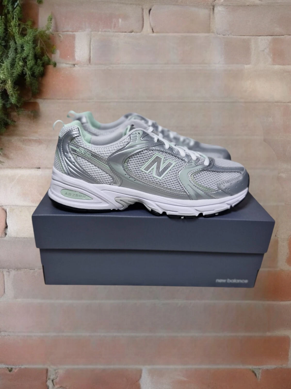Scarpe da ginnastica New Balance 530 argento metallizzato e verde menta Nuove e imballate ✅? UK 9