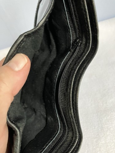 Portafoglio a tre pieghe in pelle nera. Slot per schede.cerniera e scomparto per banconote - Foto 5 di 7