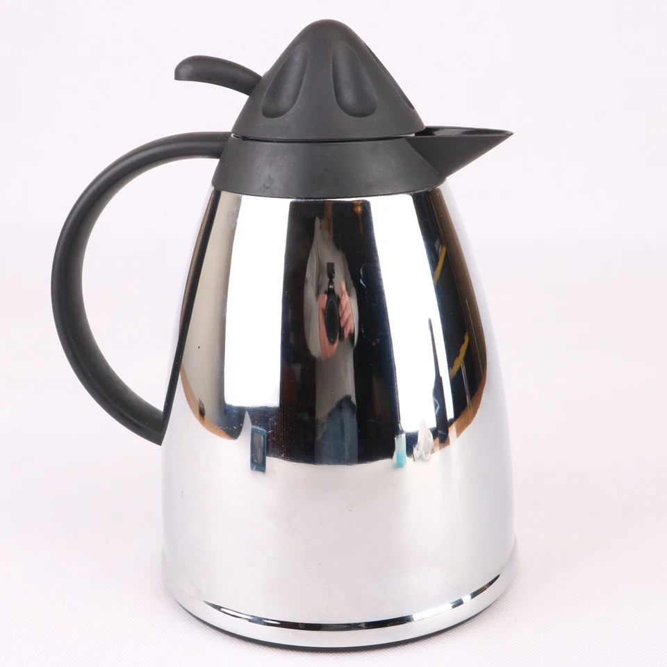 Jarra térmica plateada con acabado en acero inoxidable Copco Foto 2 de 4