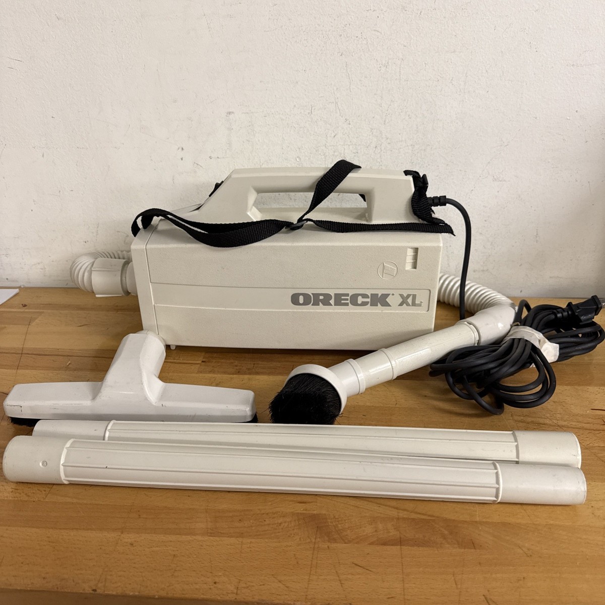 Oreck XL BB870-AW Compact Handheld Canister Vacuum with Hose - W