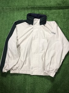 casaco corta vento com capuz