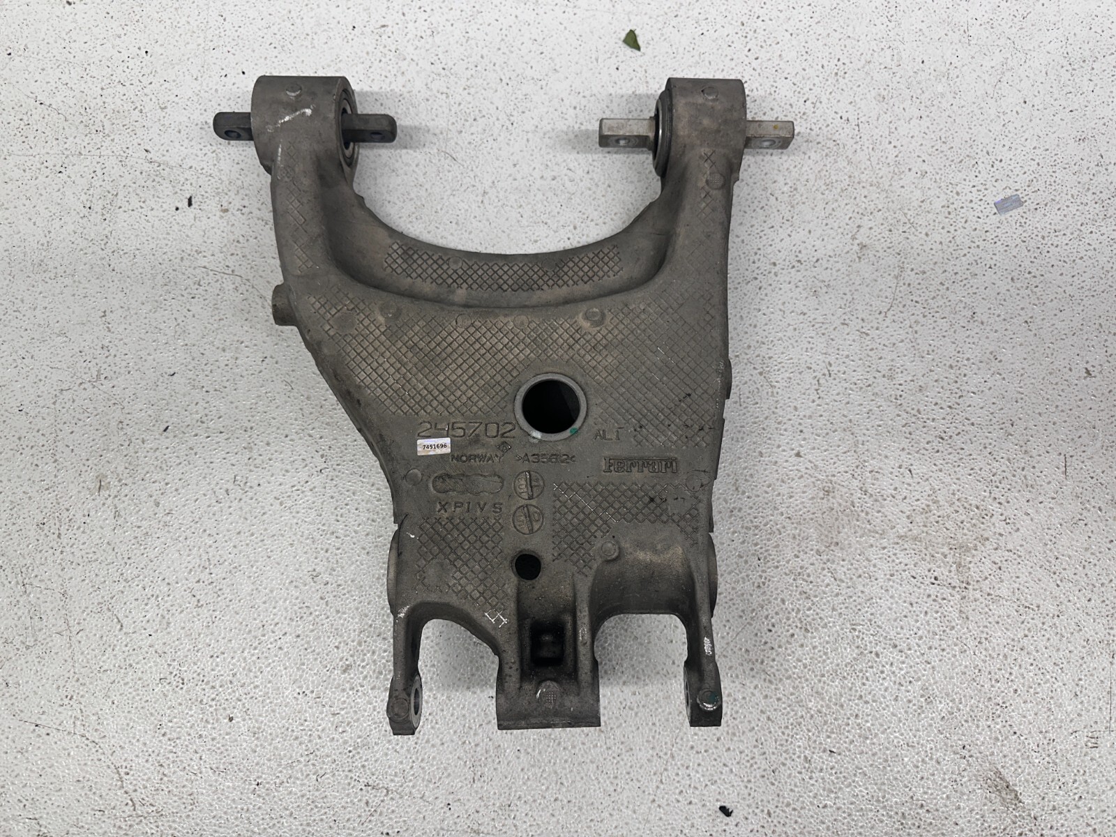 Rear Right Left Lower Control Arm 245703 245702 Ferrari California T 2015-2018