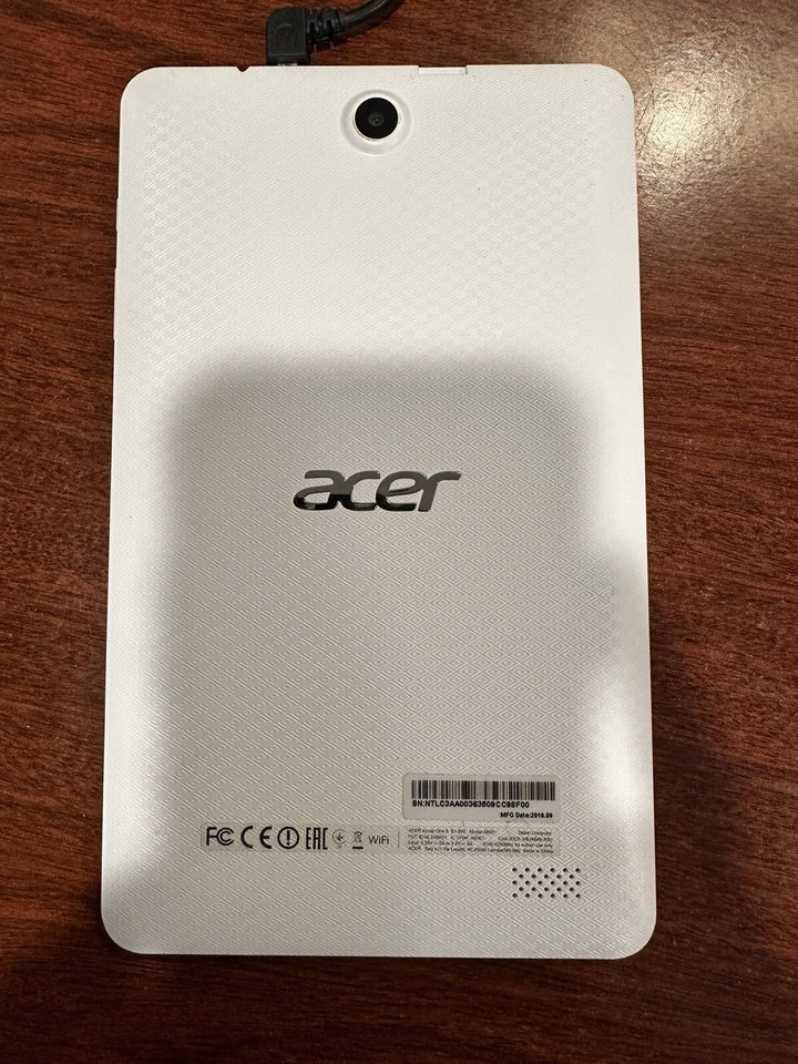 Acer Iconia One 8 Tablet Pc B1-850 16Gb Wi-Fi   8-inch Screen (White) Plus Xtras - Image 2 of 4