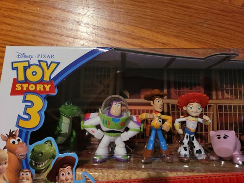 Toy Story 3 Heroes Gang Geschenkset TOYS R US EXKLUSIV 7 Spielfiguren Neu in OVP Mattel - Bild 2 von 5