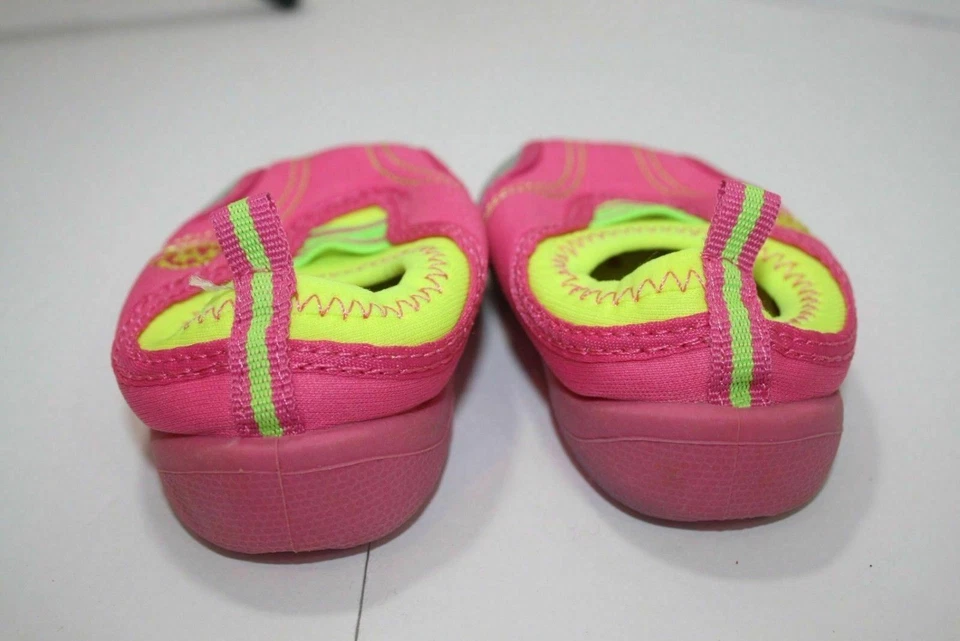 Zapatos sin cordones Izod para niñas - Tenis elásticos rosas y amarillos - Niño pequeño talla 2 - Usados en excelente estado Foto 4 de 4