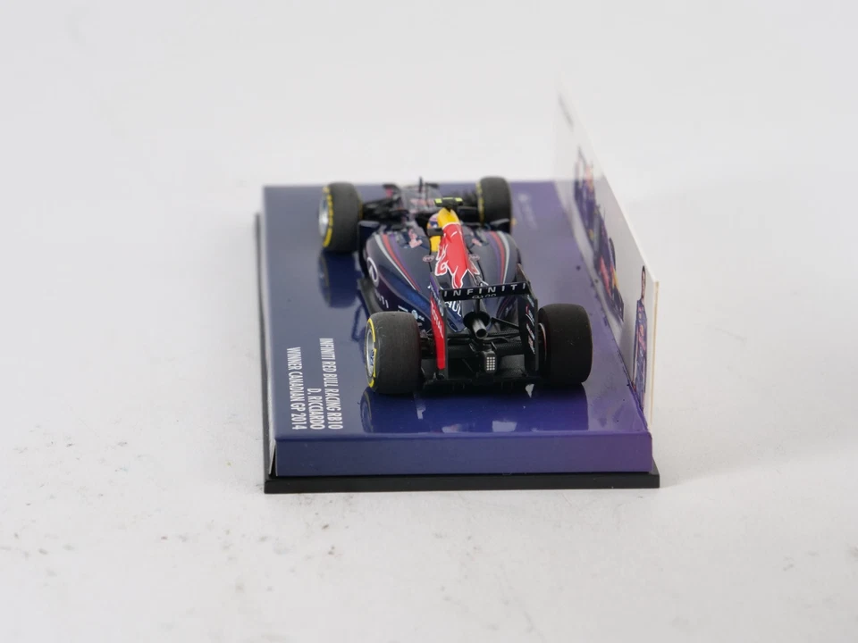 MINICHAMPS 1/43 INFINITI RED BULL RACING TO RB10 RICCIARDO VINCITORE GP CANADESE - Immagine 4 di 4