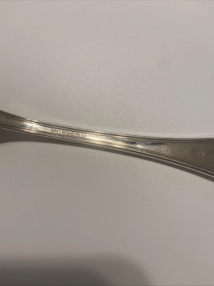 Cuchara para servir MAKLBUKUUGH de BirksRegency Plate plateada 8 1/4" en muy buen estado cubiertos Foto 4 de 4