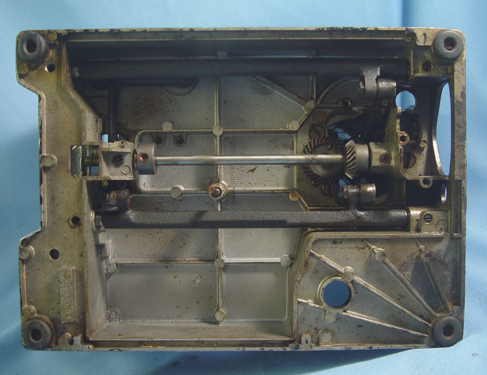 1946 SINGER FEATHERWEIGHT 221 SEWING MACHINE HULL FOR PARTS OR