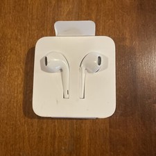 New Apple EarPods with Lightning Connector  Lightning to 3.5 mm Jack Adapter 