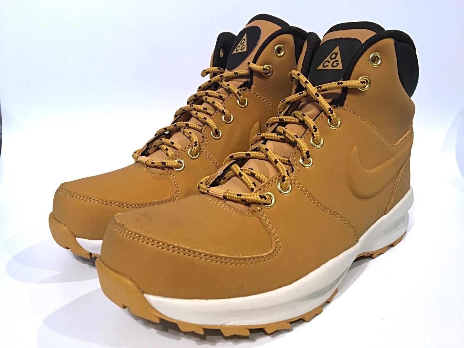 nike manoa wheat