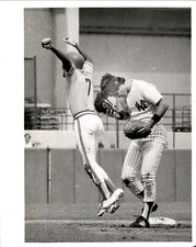 LG30 1978 Orig Louis Requena Photo OAKLAND A'S MIKE EDWARDS EJECTED vs YANKEES