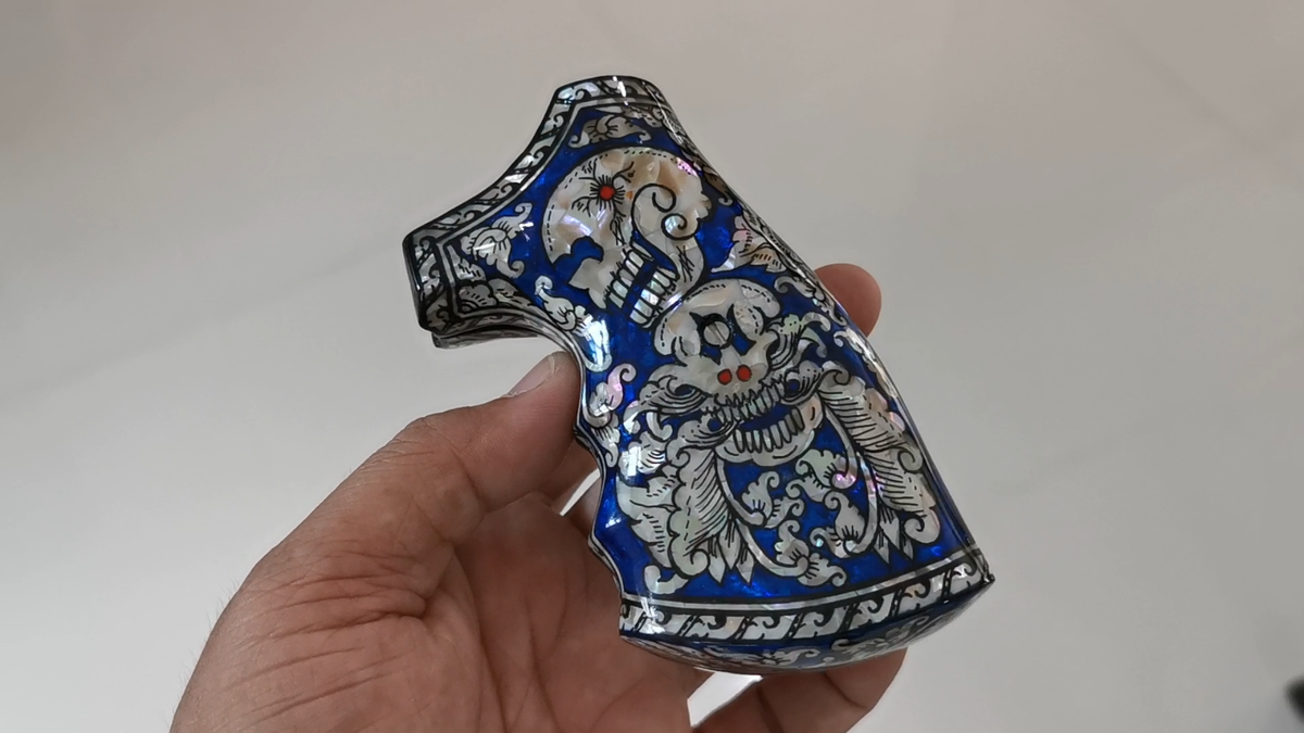 PEARL GRIPS FOR COLT PYTHON I E FRAME, NEW COLT ANACONDA 2021