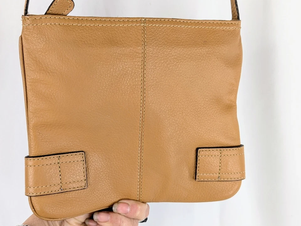 Bolsa de mão Franco Sarto couro marrom tiracolo prata hardware - Imagem 3 de 4