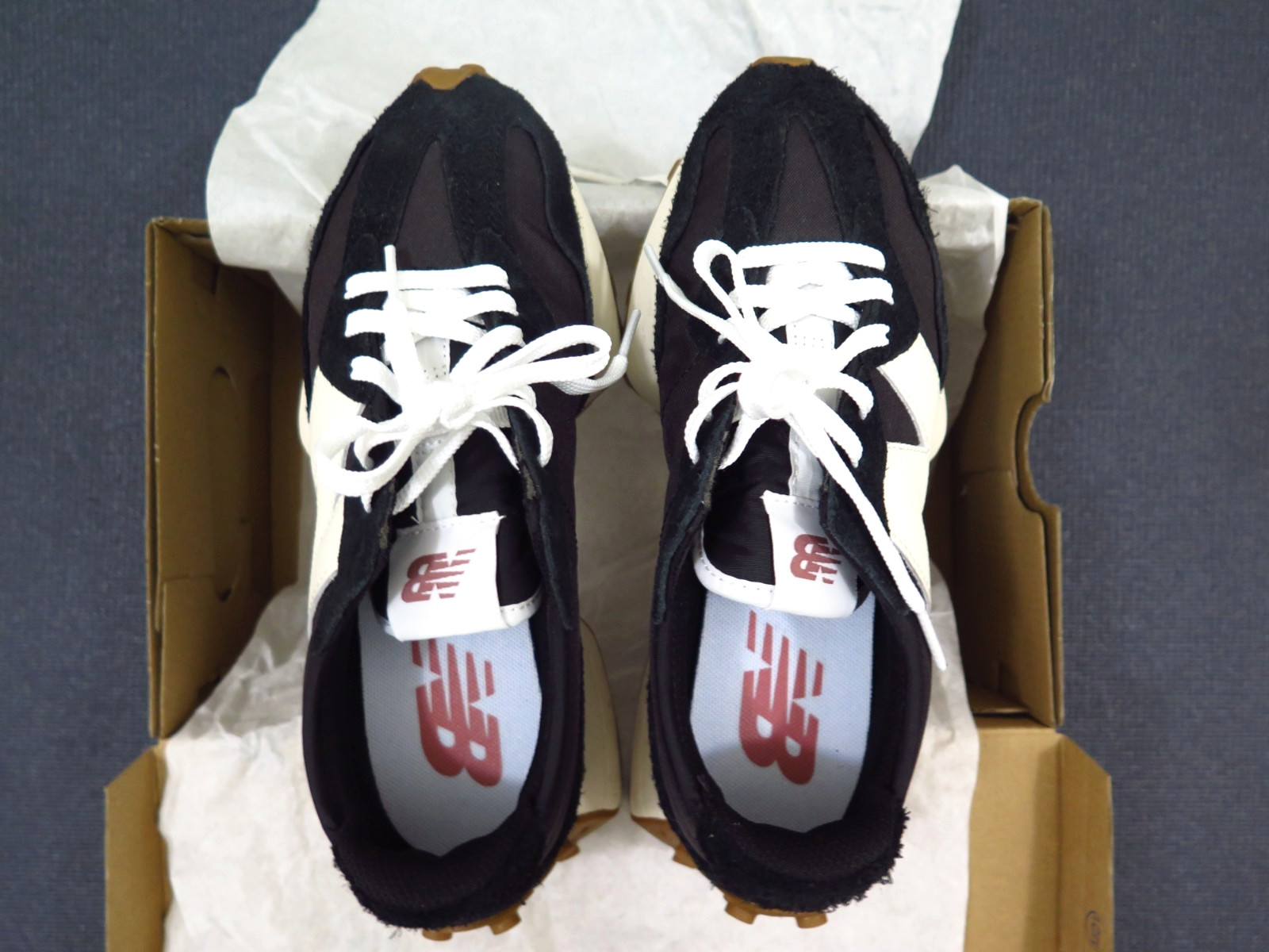 US Women's Size 6.5 NEW BALANCE 327 Sneaker Shoes Black White image 6