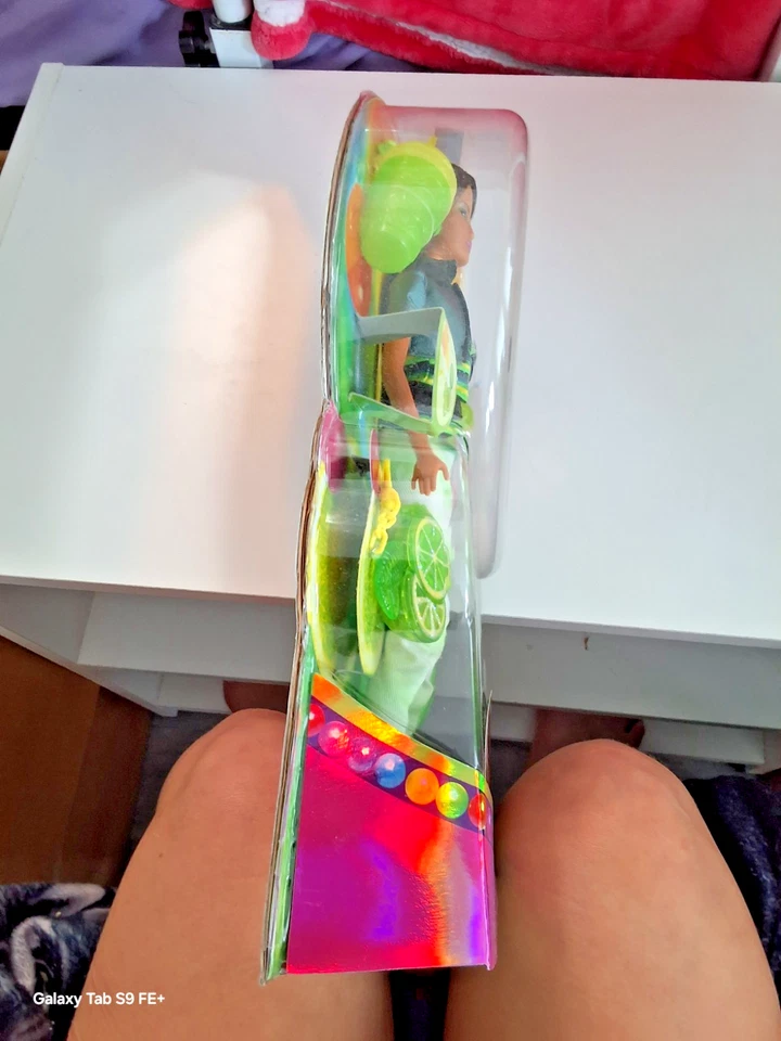 BARBIE Candy Glam Barbie Teresa boneca verde limão com brilho labial de propriedade de adultos nova na caixa em perfeito estado - Imagem 2 de 3