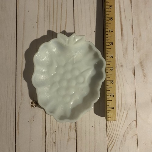 Vintage Hazel Atlas Milk Glass Relish Dish Candy Spoon Rest Small - Picture 3 of 3