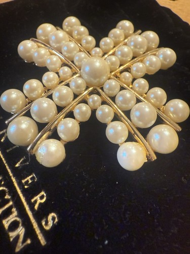 Vintage JOAN RIVERS White Faux Pearl Maltese Cross Pin BROOCH Gold Tone #137 - Picture 3 of 6