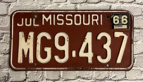 1966 Missouri Automobile License Plate MG9-437