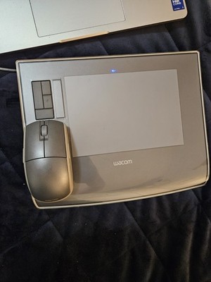 Wacom Intuos 3 Graphics Tablet PTZ-431W USB Wired w/ Mouse 12 x 9.1 in