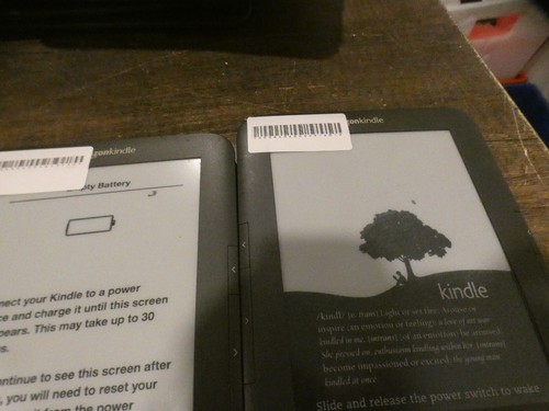 10 AS IS Amazon Kindle Keyboard 3rd Generation D00901 6" 4GB eReaders *ISSUES - Picture 7 of 12