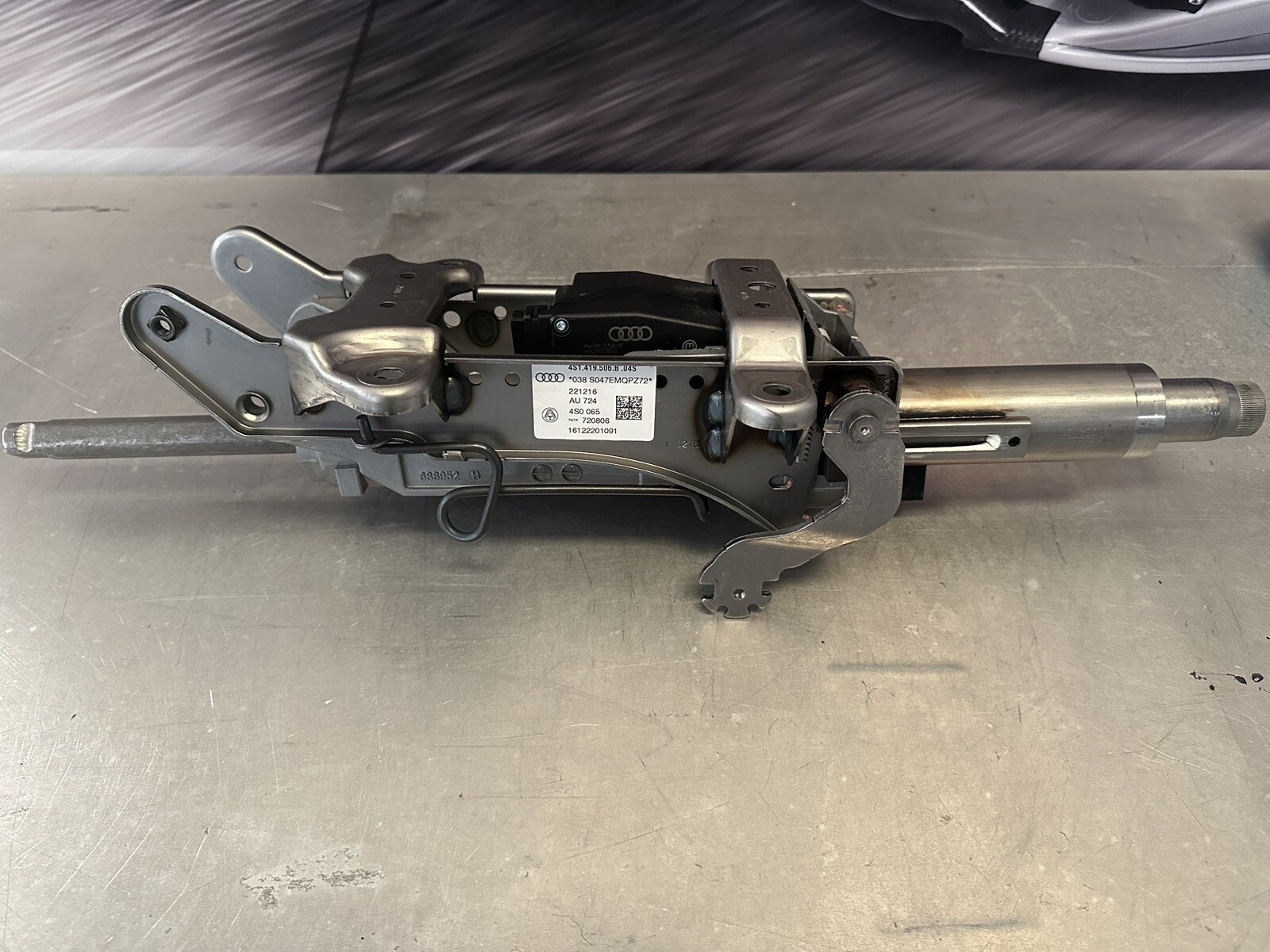 4S1419506B Audi R8 steering column