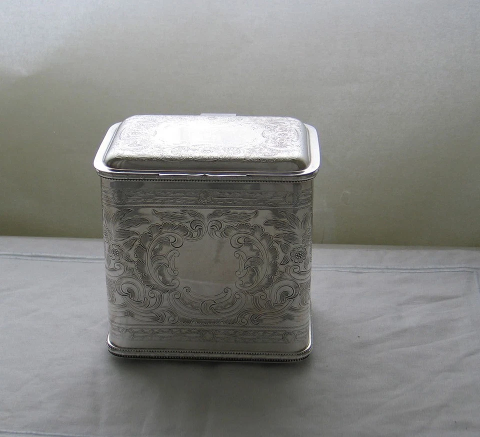 Caja de galletas oblonga plateada, en relieve Foto 2 de 4