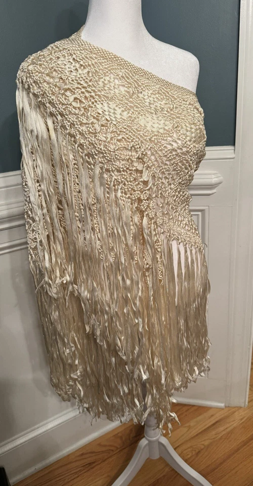 Women’s Shawl Mantón Vintage Crochet Silk Beige  - Image 2 of 4