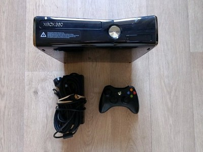 Microsoft Xbox 360 S Konsole inkl. Controller und Kabeln