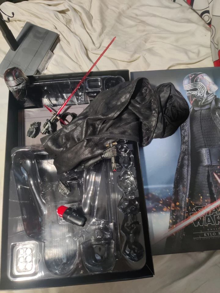 Figura Coleccionable Hot Toys Star Wars Kylo Ren 1/6... Foto 2 de 3