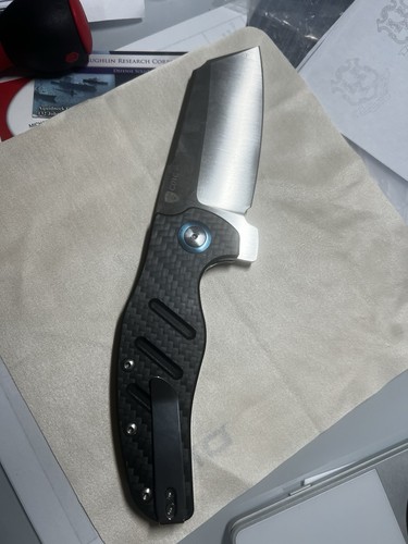 KIZER V5488C3 SHEEPDOG XL C01C FOLDING KNIFE CARBON FIBER 154CM STAINLESS STEEL - Picture 2 of 6