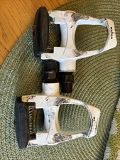 Wellgo R096b Clipless Road Pedals 9/16” Look keo Compatible White