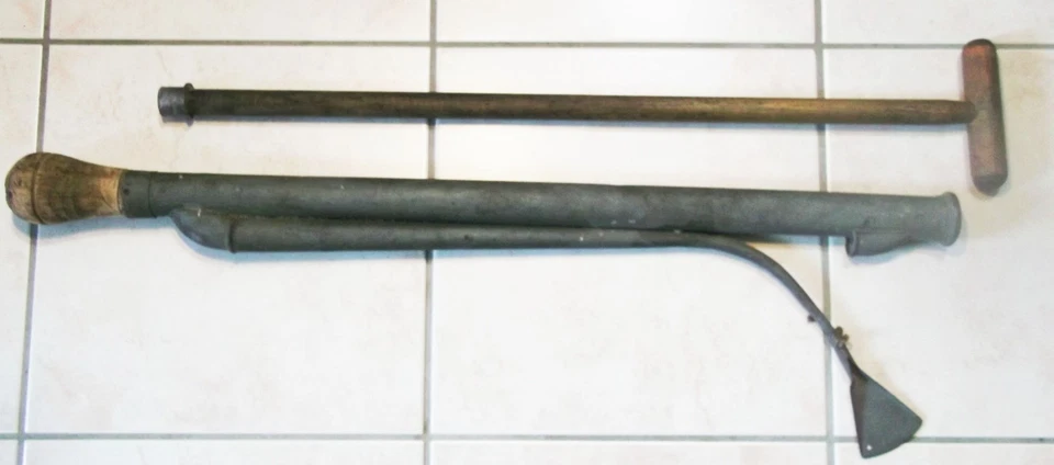 Collections vin ancienne pompe dite à sabot en zinc pour traiter les vignes - Photo 2/4