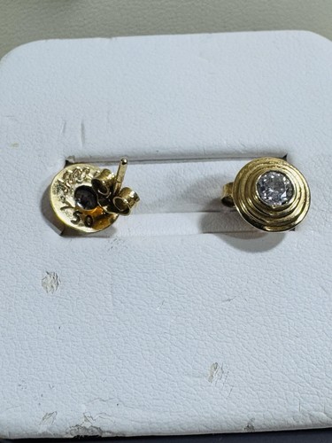 Conjunto de aretes para mujer de oro real amarillo fino 750 puro de 18 quilates 2,52 g 7/7,5 mm - Imagen 16 de 18