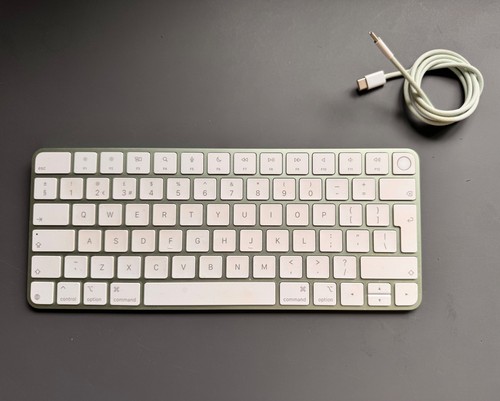 Apple Magic Keyboard - British English A3118 Green USB C With Charger - Perfect