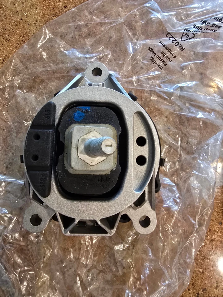 6863821 BMW 428I XDRIVE GRAN COUPE 2.0L - Motor esquerdo/montagem do motor   - Imagem 3 de 4