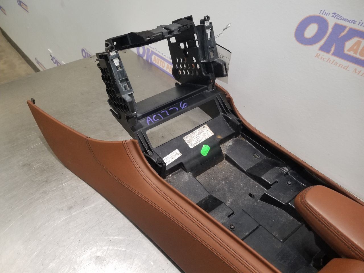 Mercedes-Benz SLS AMG FRONT+RIGHT Center console