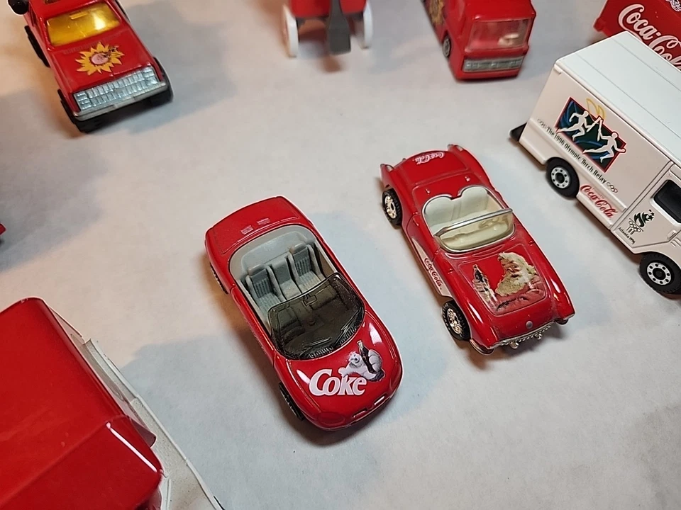 Lote de 17 coches de juguete vintage con temática de Coca-Cola Coca-Cola  Foto 4 de 4