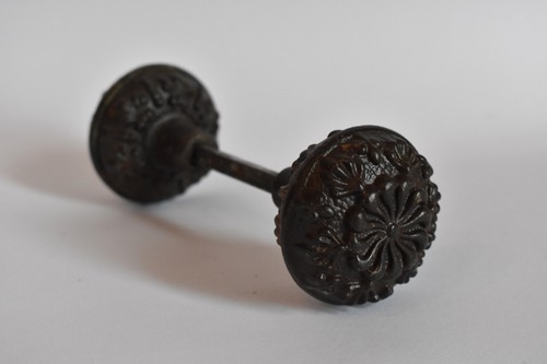 Pair Cast Iron Peterborough Victorian Door Knobs Radial Design Floral Pinwheel  - Afbeelding 1 van 6