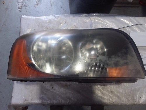 VOLVO XC90 RIGHT HEADLAMP HALOGEN, BLACK INSERT TYPE, 07/03-12/14 03 04 05 06 07