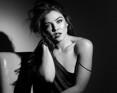 DANIELLE CAMPBELL 8x10 PHOTO *